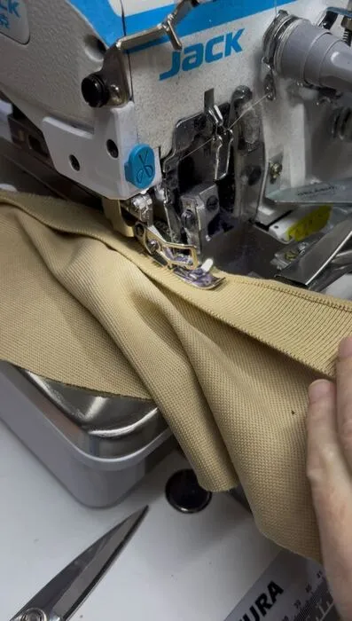 Costura na fábrica da Factory
